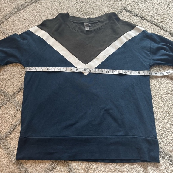Sweaty Betty Sweater Colorblock Chevron Sweatshirt Retro blue white gray medium - Picture 4 of 8
